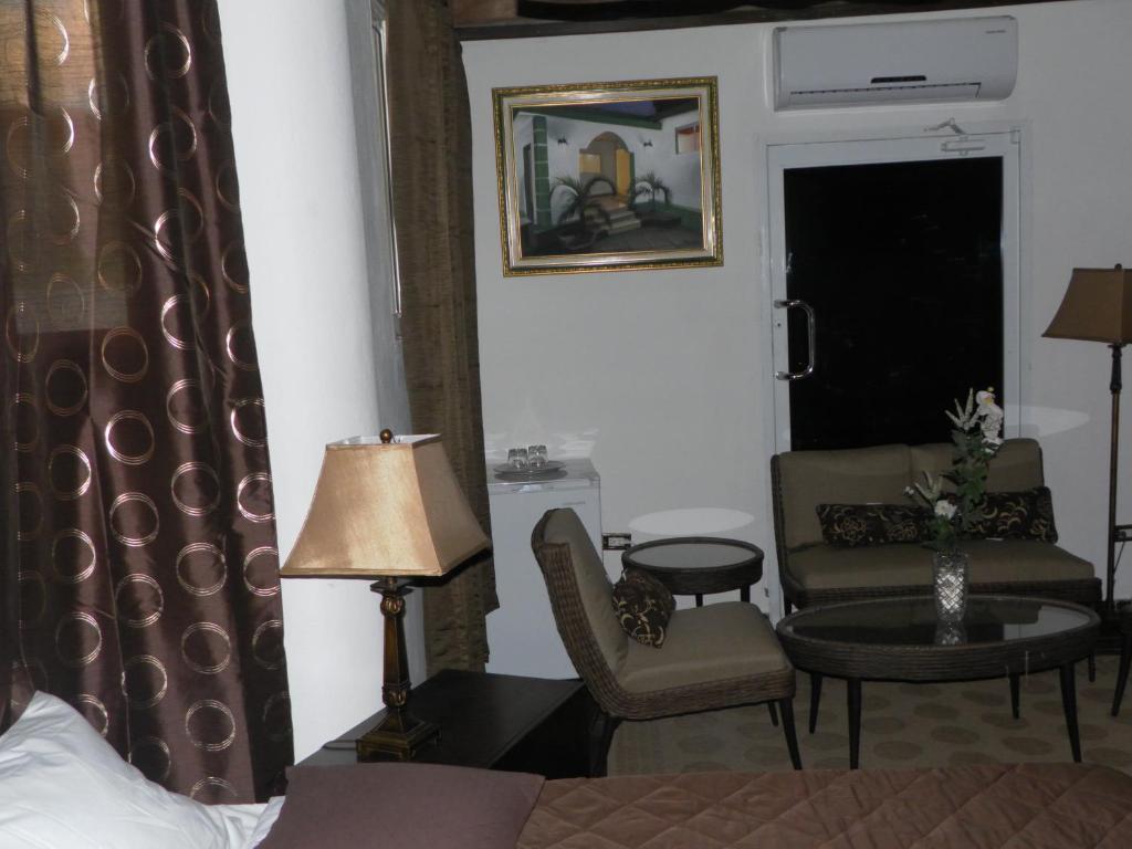 La Maison Hotel Порт-о-Пренс Номер фото